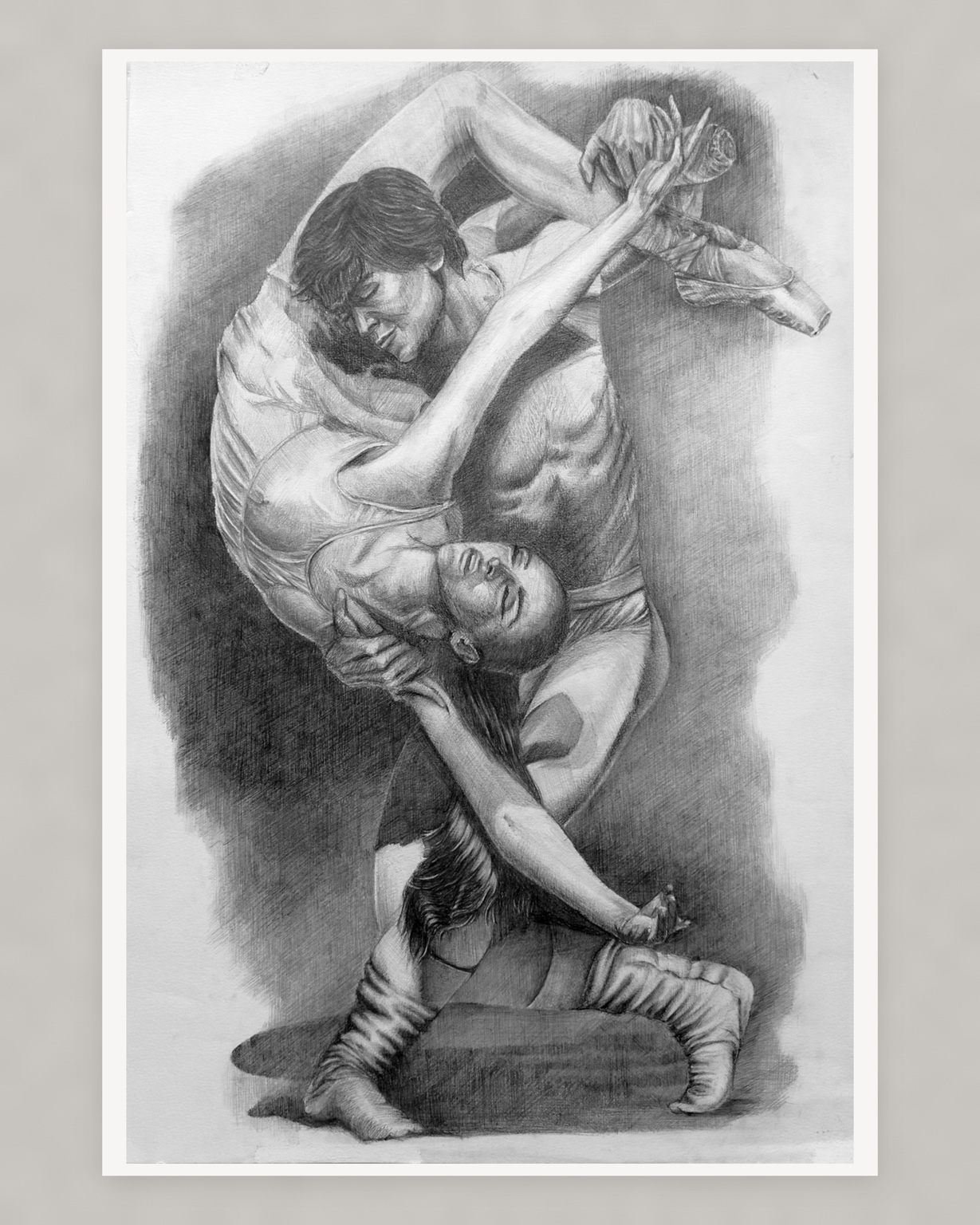 Dynamic graphite composition of intertwined figures